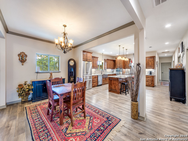 Listing photo id 3 for 6472 Bluntzer Rd