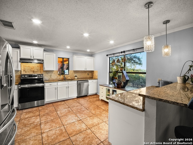 Image 5 of 29 For 988 Summit  