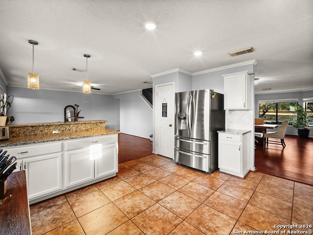 Image 7 of 29 For 988 Summit  