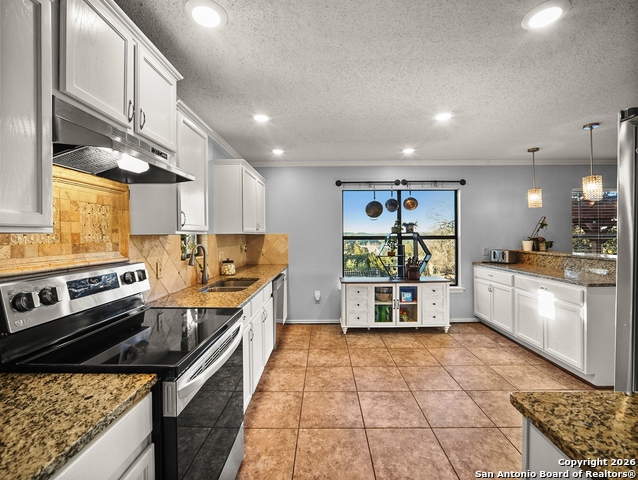 Image 9 of 29 For 988 Summit  