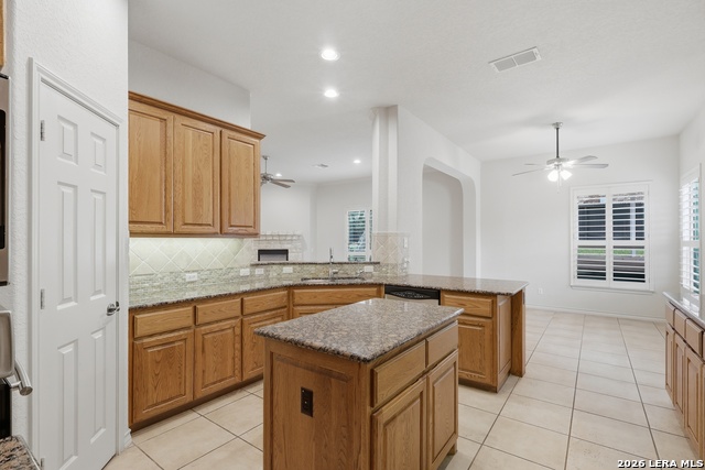 Image 11 of 38 For 18339 Emerald Oaks