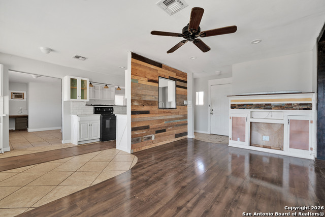 Image 4 of 22 For 8118 Whistler