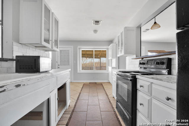 Image 7 of 22 For 8118 Whistler