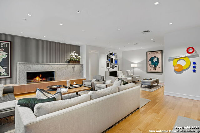 Image 13 of 45 For 200 Patterson  Unit 118