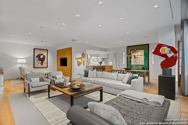 Image 16 of 45 For 200 Patterson  Unit 118