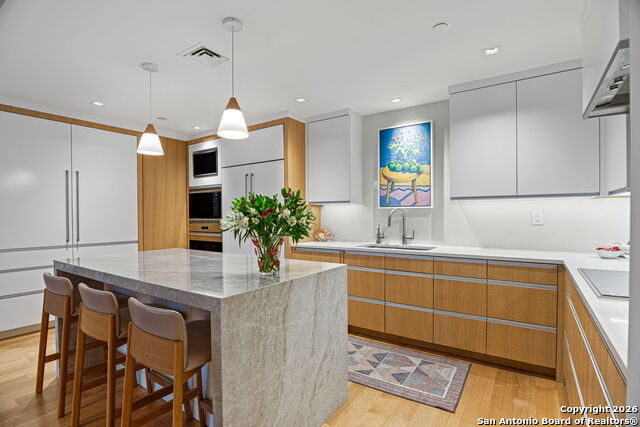 Image 3 of 45 For 200 Patterson  Unit 118