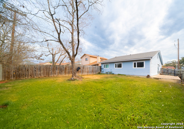 Image 17 of 20 For 6131 Valley Bay Dr