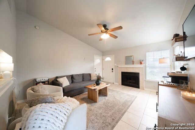 Image 4 of 20 For 6131 Valley Bay Dr