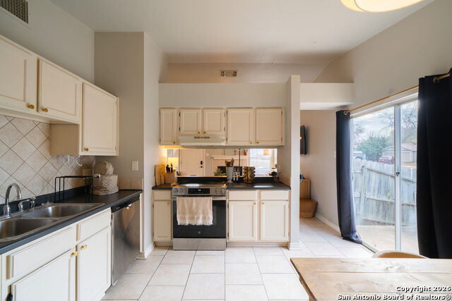 Image 7 of 20 For 6131 Valley Bay Dr