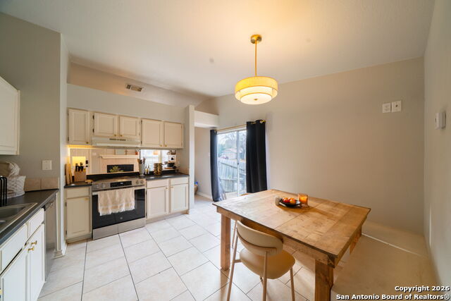 Image 8 of 20 For 6131 Valley Bay Dr