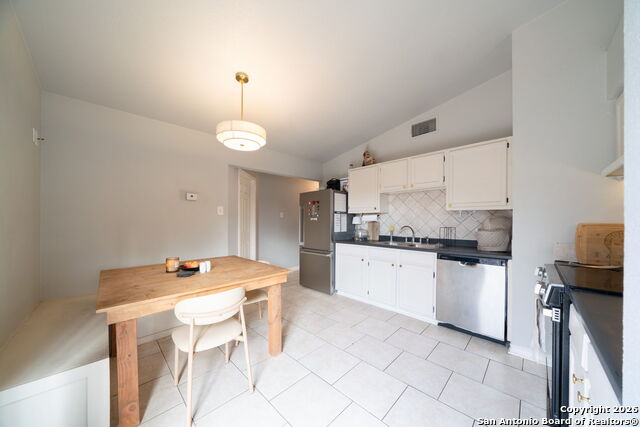 Image 9 of 20 For 6131 Valley Bay Dr