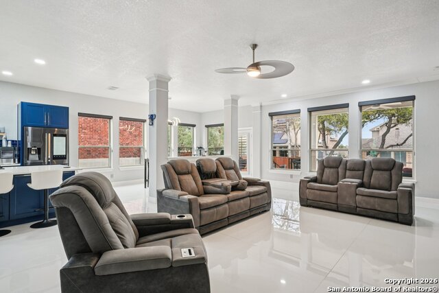Listing photo id 3 for 3318 Calhoun Cove