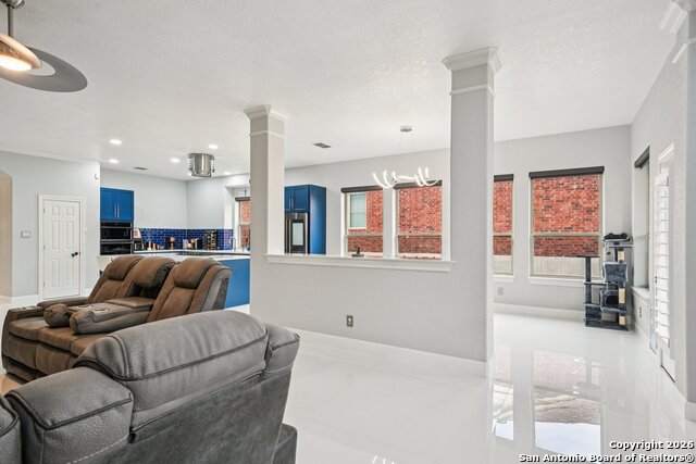 Listing photo id 4 for 3318 Calhoun Cove