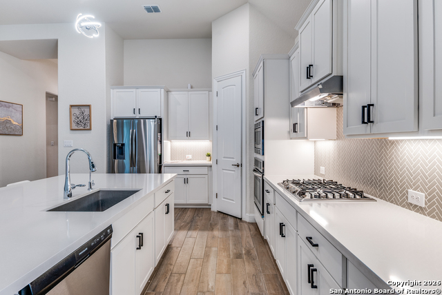 Image 4 of 26 For 110 Stablewood Ct