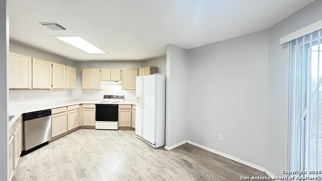 Image 6 of 31 For 4926 Corian Well Dr