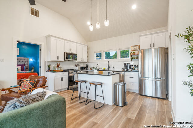 Image 13 of 49 For 460 Stenen Dr.