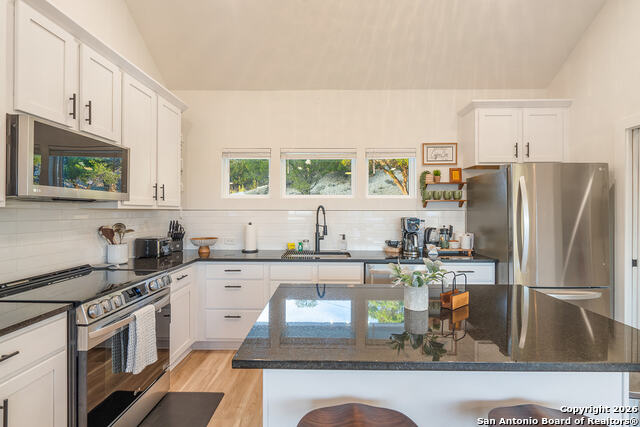 Image 18 of 49 For 460 Stenen Dr.