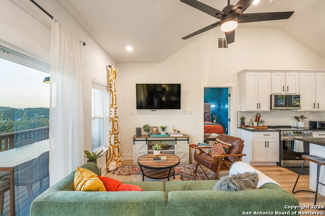 Image 8 of 49 For 460 Stenen Dr.