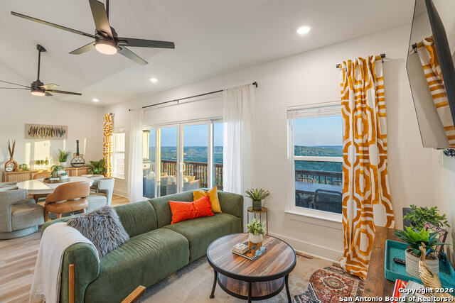 Image 9 of 49 For 460 Stenen Dr.