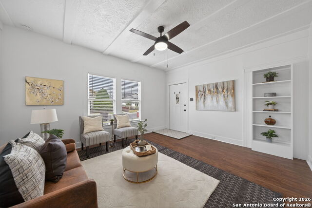 Listing photo id 8 for 306 Walton Ave