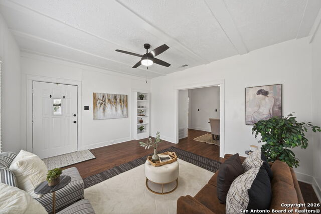 Listing photo id 9 for 306 Walton Ave