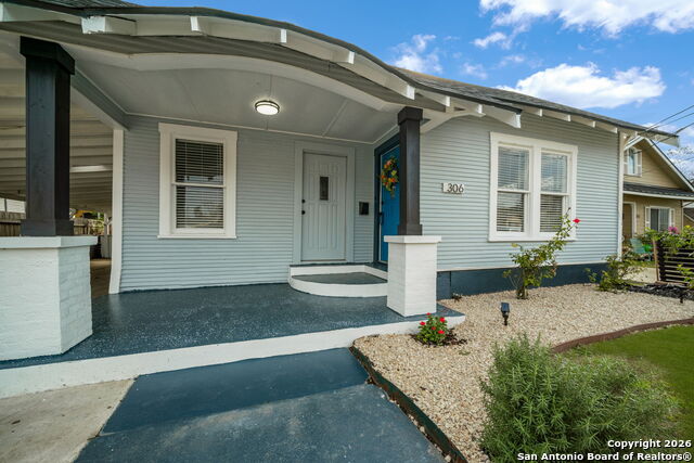 Listing photo id 4 for 306 Walton Ave