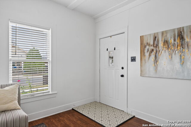 Listing photo id 5 for 306 Walton Ave