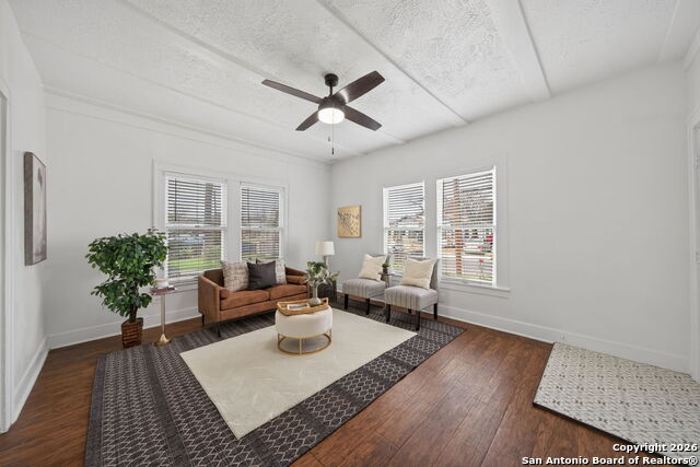 Listing photo id 6 for 306 Walton Ave