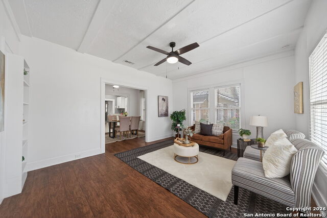 Listing photo id 7 for 306 Walton Ave