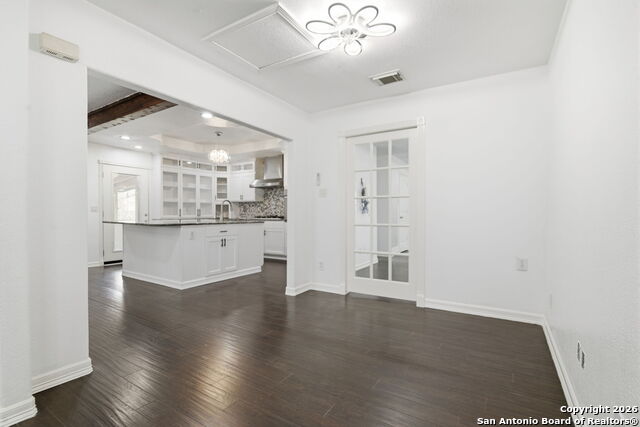 Image 14 of 38 For 4443 Palace  