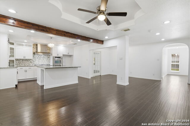 Image 16 of 38 For 4443 Palace  