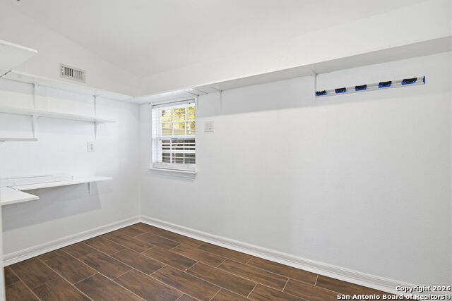 Image 21 of 38 For 4443 Palace  