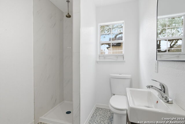 Image 24 of 38 For 4443 Palace  