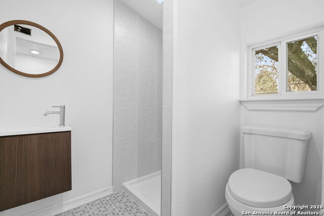 Image 28 of 38 For 4443 Palace  