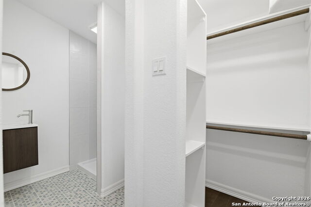 Image 29 of 38 For 4443 Palace  