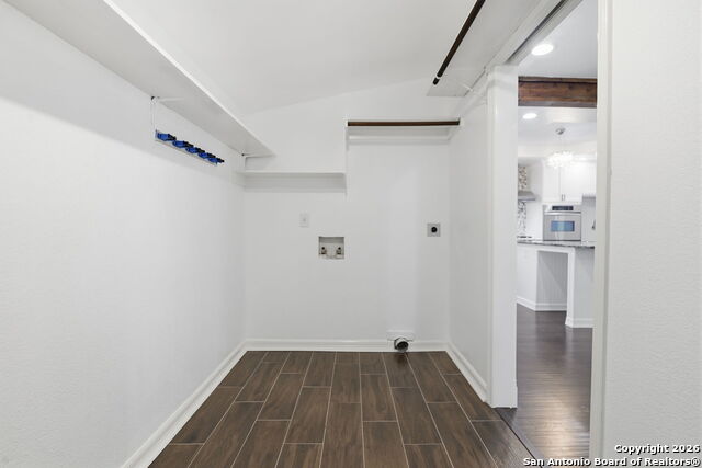 Image 32 of 38 For 4443 Palace  