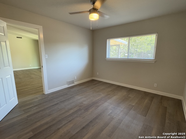 Image 14 of 27 For 106 Woodview