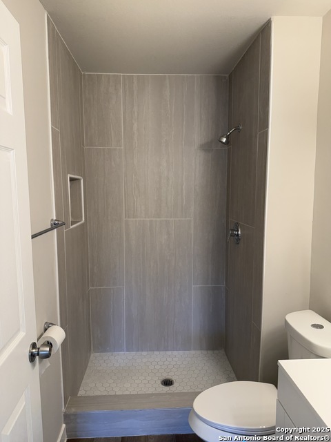 Image 16 of 27 For 106 Woodview