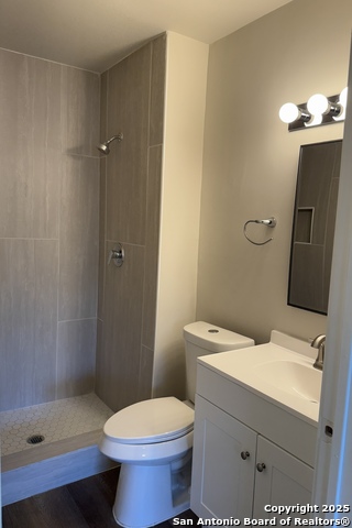 Image 17 of 27 For 106 Woodview