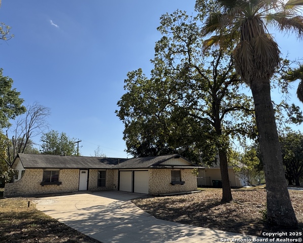 Image 2 of 27 For 106 Woodview