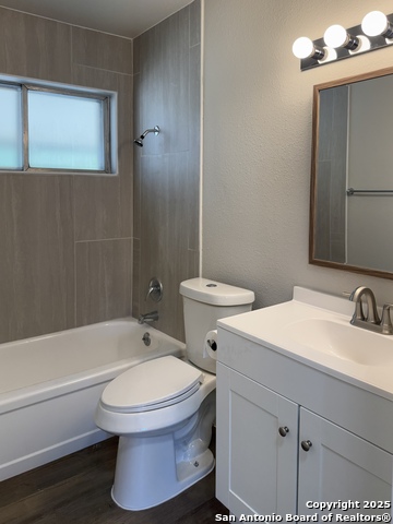 Image 20 of 27 For 106 Woodview