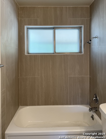 Image 21 of 27 For 106 Woodview