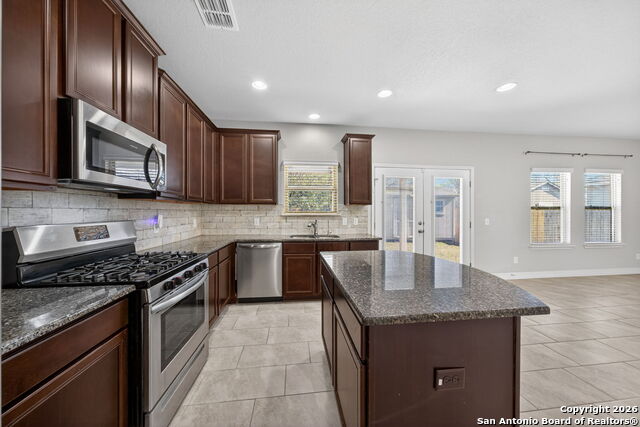 Listing photo id 8 for 1314 Begonia Bluff