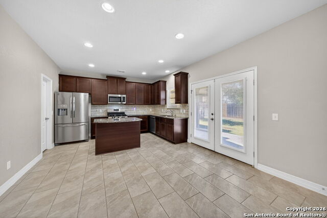 Listing photo id 12 for 1314 Begonia Bluff