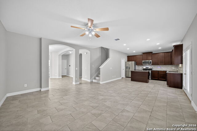 Listing photo id 4 for 1314 Begonia Bluff