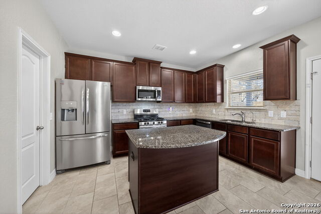 Listing photo id 7 for 1314 Begonia Bluff