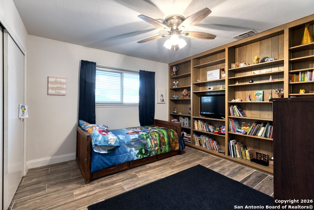 Image 17 of 26 For 614 Moorside