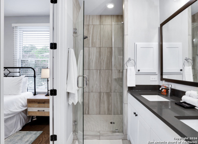 Image 17 of 21 For 311 Evergreen #20 E