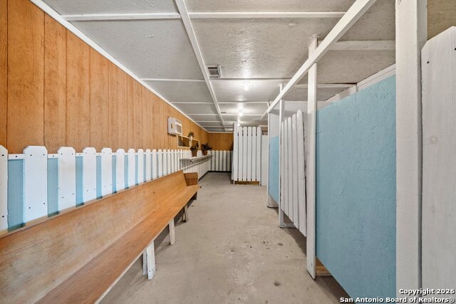 Image 19 of 38 For 901 Cedar Rise