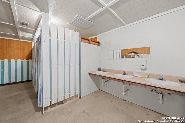 Image 20 of 38 For 901 Cedar Rise